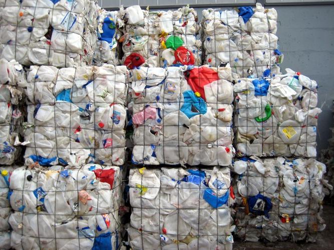 全国回收塑胶原料的相关图片